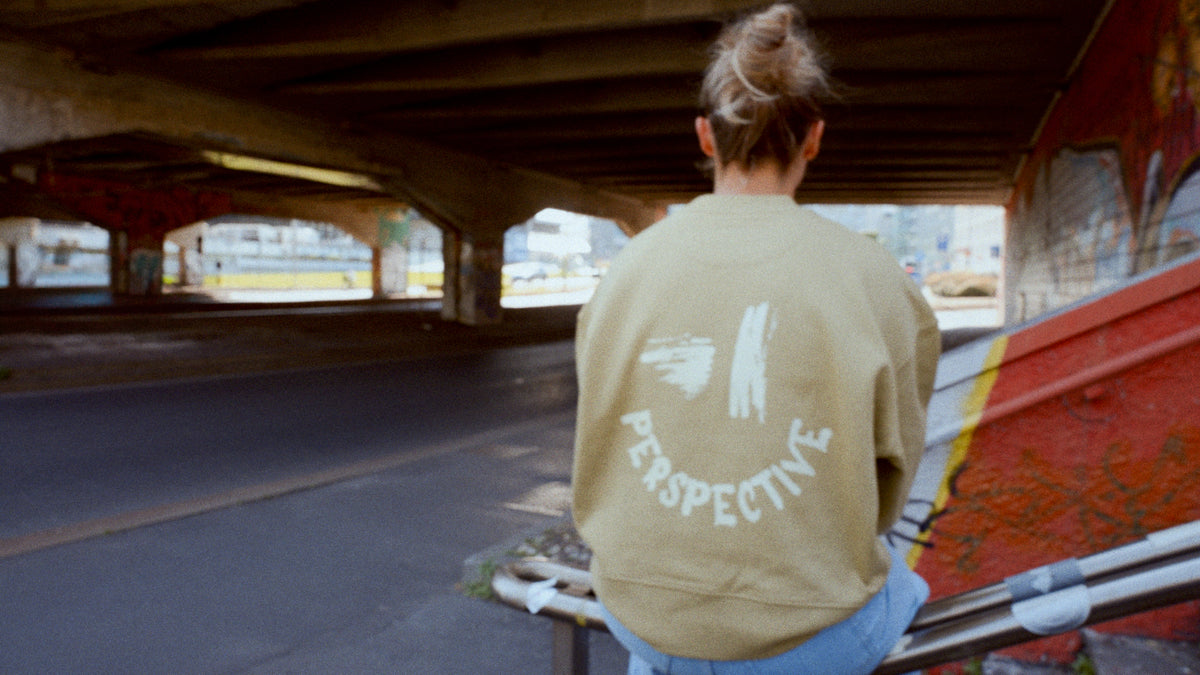 PERSPECTIVE Sweatshirt – Faded Olive